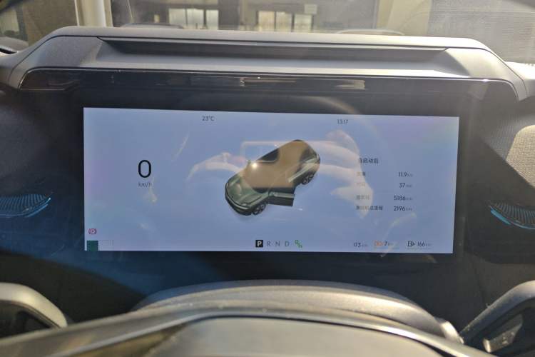 Used Lynk & Co 08 EM-P 2025 220 km All-Wheel-Drive Performance Halo Instrument Cluster