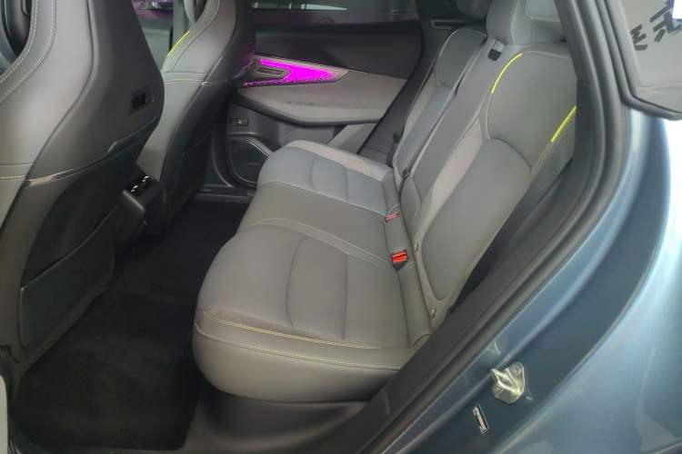 Used Lynk & Co 08 EM-P 2025 220 km All-Wheel-Drive Performance Halo Interior 1