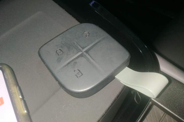 Used Lynk & Co 08 EM-P 2025 220 km All-Wheel-Drive Performance Halo Interior 1