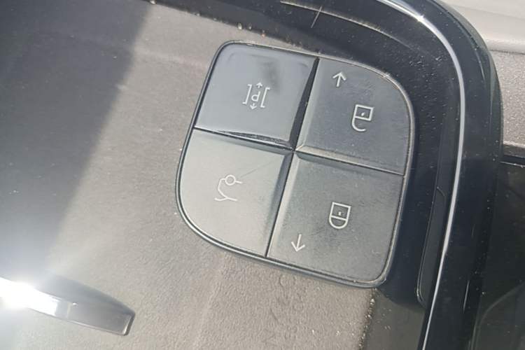 Used Lynk & Co 08 EM-P 2025 220 km All-Wheel-Drive Performance Halo Interior 1