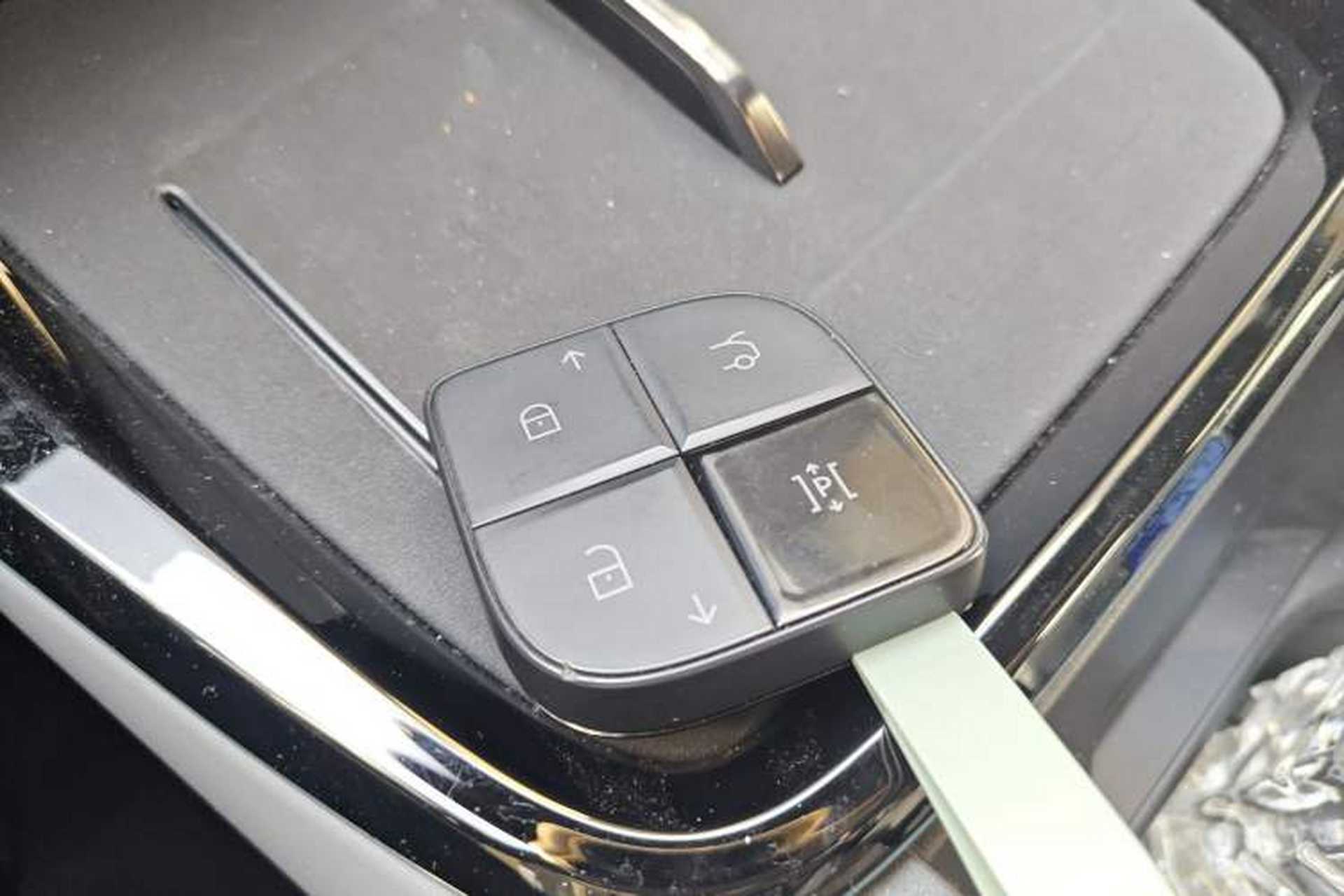 Used Lynk & Co 08 EM-P 2025 220 km All-Wheel-Drive Performance Halo Interior 1