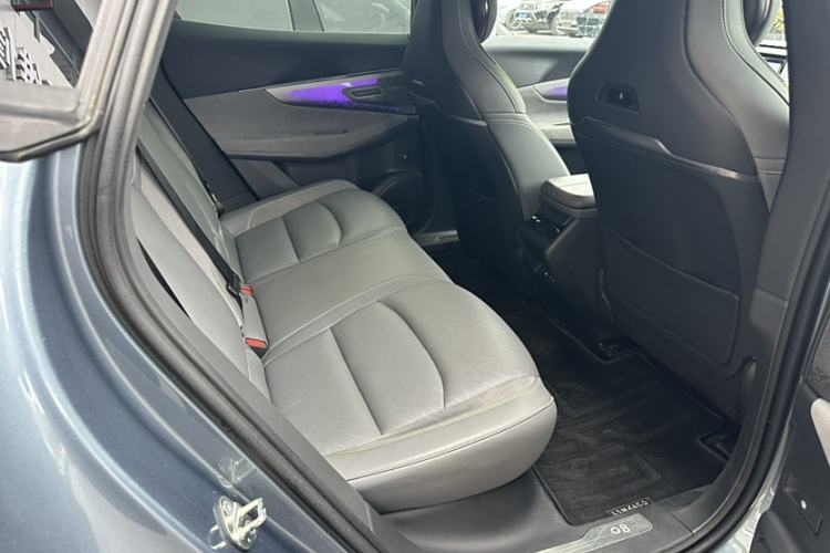 Used Lynk & Co 08 EM-P 2025 220 km All-Wheel-Drive Performance Halo Interior 11