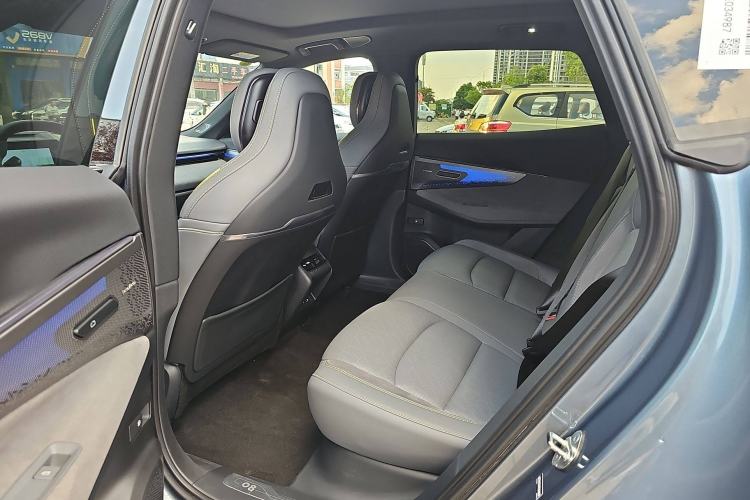 Used Lynk & Co 08 EM-P 2025 220 km All-Wheel-Drive Performance Halo Interior 2