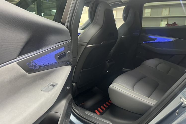 Used Lynk & Co 08 EM-P 2025 220 km All-Wheel-Drive Performance Halo Interior 3