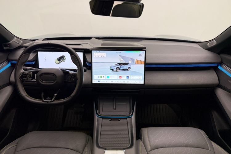 Used Lynk & Co 08 EM-P 2025 245km Ultra-Long Range Halo Interior 3