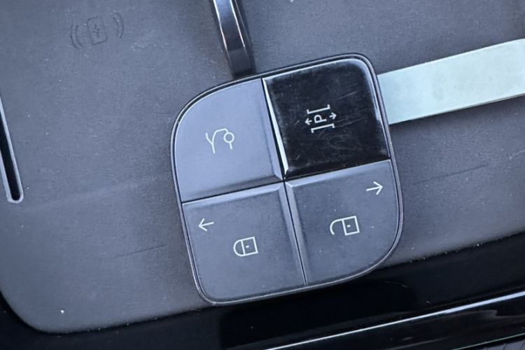 Used Lynk & Co 08 EM-P 2025 220 km All-Wheel-Drive Performance Halo Interior 3