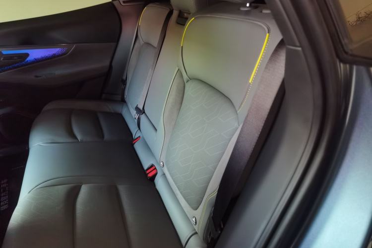 Used Lynk & Co 08 EM-P 2025 220 km All-Wheel-Drive Performance Halo Interior 4