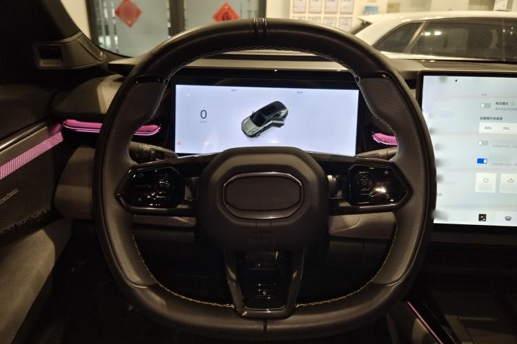 Used Lynk & Co 08 EM-P 2025 220 km All-Wheel-Drive Performance Halo Interior 5