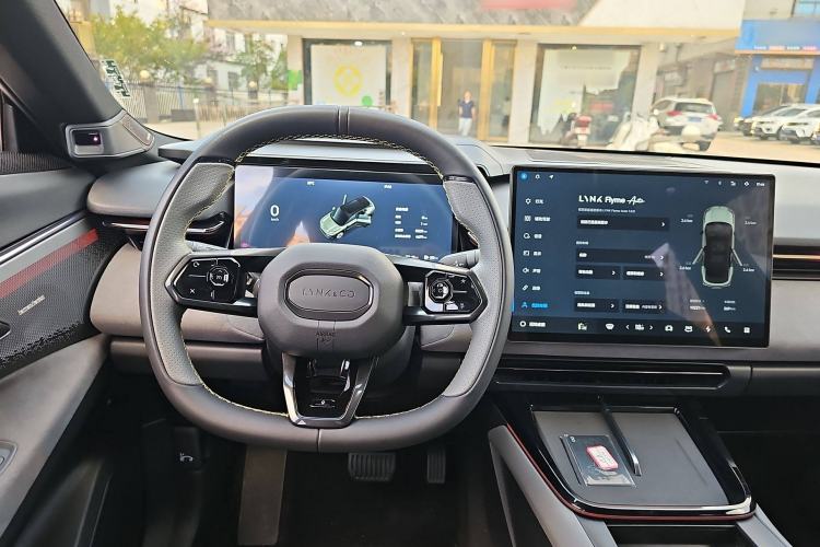 Used Lynk & Co 08 EM-P 2025 220 km All-Wheel-Drive Performance Halo Interior 6