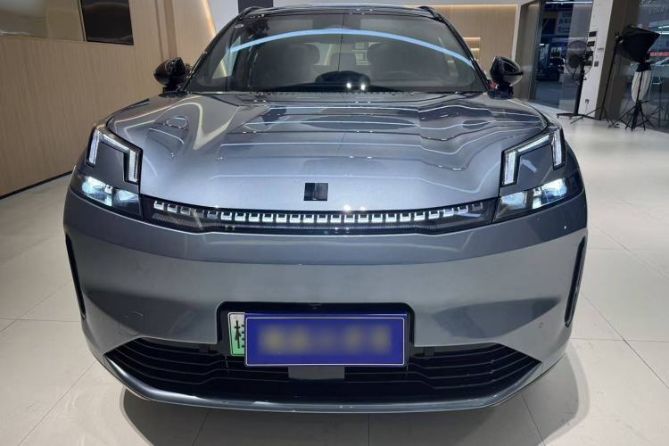 Used Lynk & Co 08 EM-P 2025 220 km All-Wheel-Drive Performance Halo Interior 6
