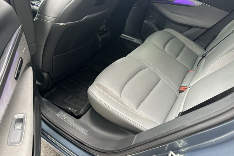 Used Lynk & Co 08 EM-P 2025 220 km All-Wheel-Drive Performance Halo Interior 7