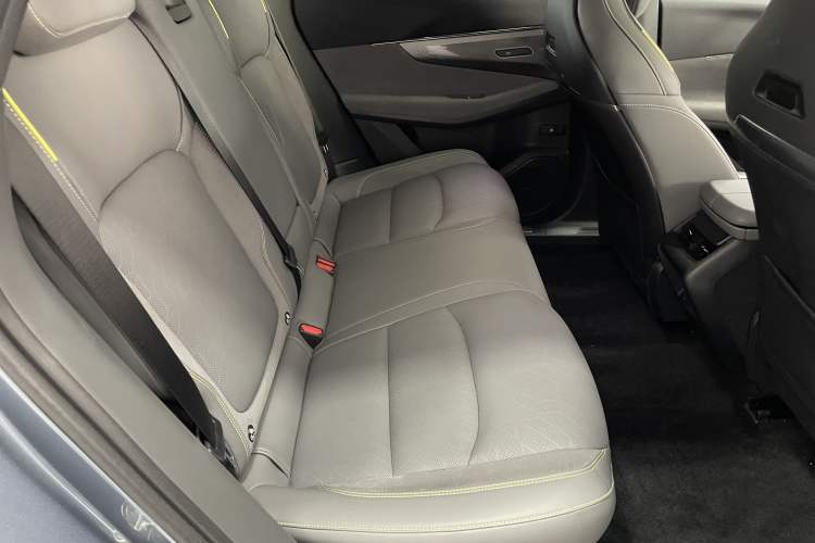 Used Lynk & Co 08 EM-P 2025 220 km All-Wheel-Drive Performance Halo Interior 8