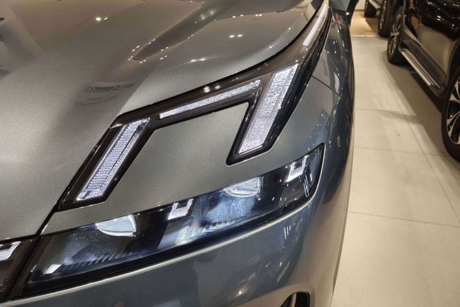 Used Lynk & Co 08 EM-P 2025 220 km All-Wheel-Drive Performance Halo Left Front Headlight