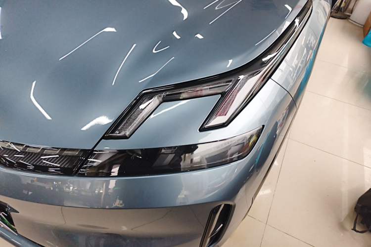 Used Lynk & Co 08 EM-P 2025 220 km All-Wheel-Drive Performance Halo Left Front Headlight