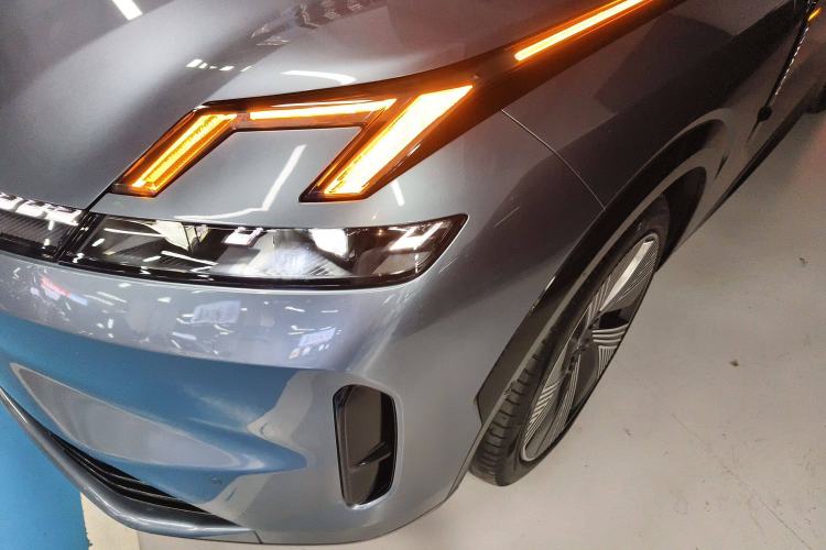 Used Lynk & Co 08 EM-P 2025 220 km All-Wheel-Drive Performance Halo Left Front Headlight