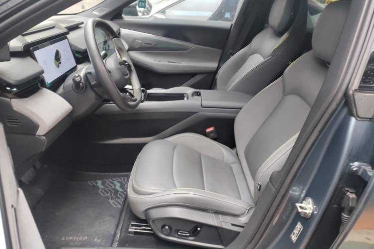 Used Lynk & Co 08 EM-P 2025 220 km All-Wheel-Drive Performance Halo Left Front Seat