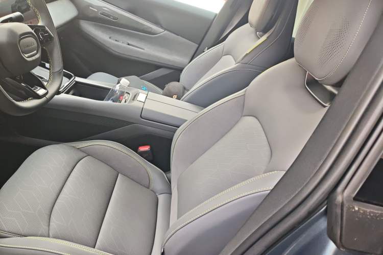 Used Lynk & Co 08 EM-P 2025 245km Ultra-Long Range Halo Left Front Seat