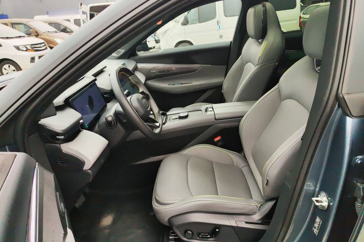 Used Lynk & Co 08 EM-P 2025 220 km All-Wheel-Drive Performance Halo Left Front Seat