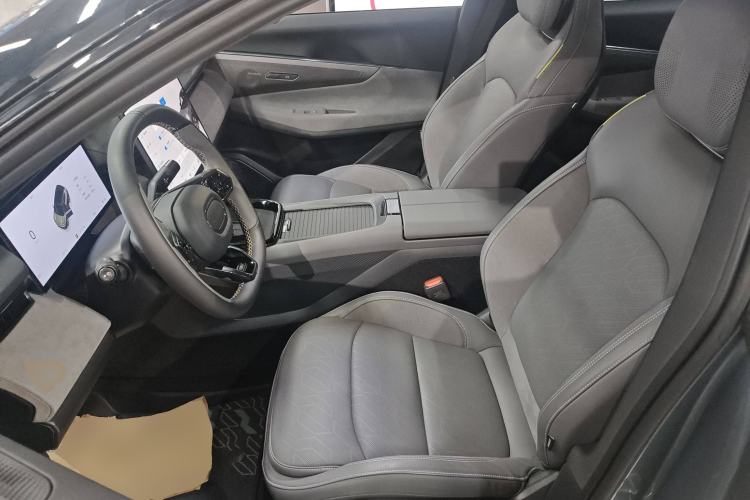 Used Lynk & Co 08 EM-P 2025 220 km All-Wheel-Drive Performance Halo Left Front Seat