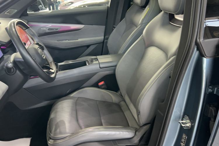Used Lynk & Co 08 EM-P 2025 220 km All-Wheel-Drive Performance Halo Left Front Seat