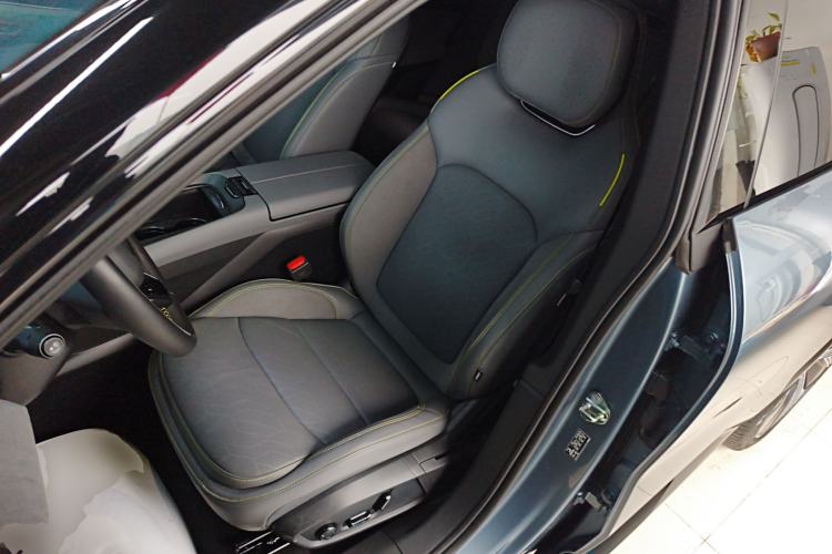 Used Lynk & Co 08 EM-P 2025 220 km All-Wheel-Drive Performance Halo Left Front Seat