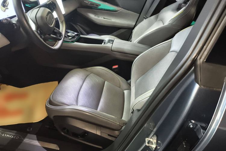 Used Lynk & Co 08 EM-P 2025 220 km All-Wheel-Drive Performance Halo Left Front Seat