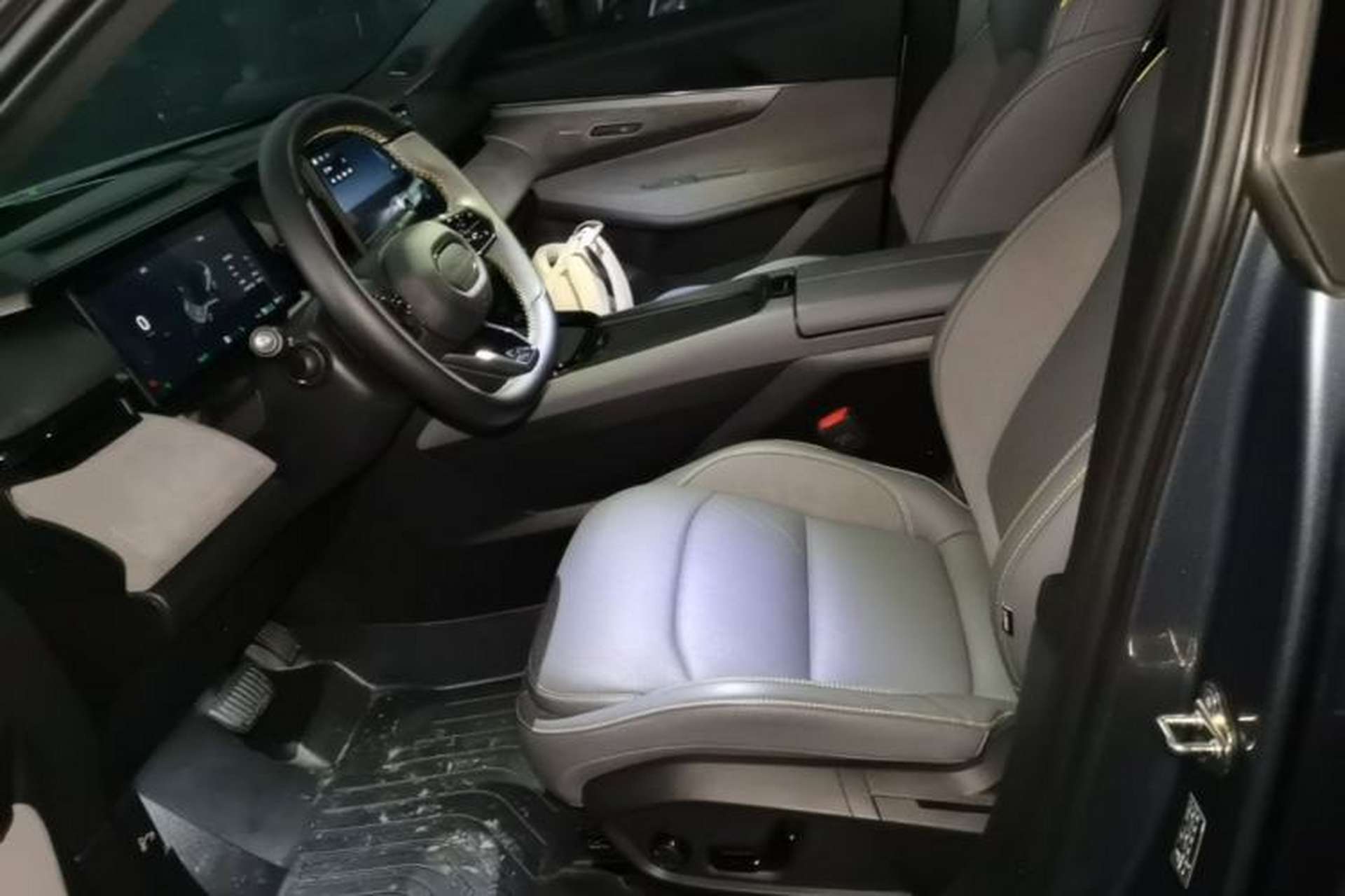 Used Lynk & Co 08 EM-P 2025 245km Ultra-Long Range Halo Left Front Seat
