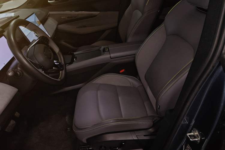Used Lynk & Co 08 EM-P 2025 245km Ultra-Long Range Halo Left Front Seat