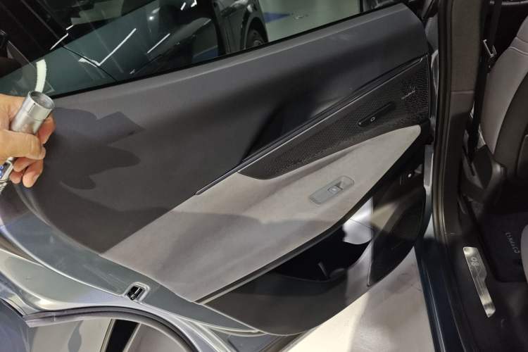 Used Lynk & Co 08 EM-P 2025 220 km All-Wheel-Drive Performance Halo Left Rear Door Interior