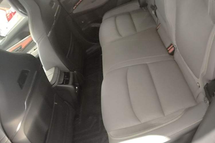 Used Lynk & Co 08 EM-P 2025 220 km All-Wheel-Drive Performance Halo Left Rear Seat