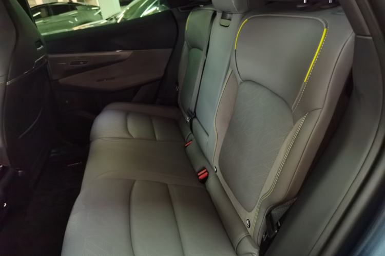 Used Lynk & Co 08 EM-P 2025 220 km All-Wheel-Drive Performance Halo Left Rear Seat