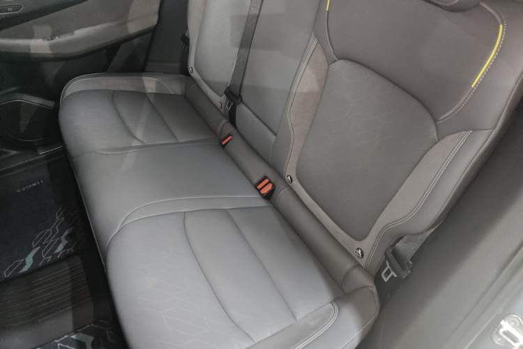 Used Lynk & Co 08 EM-P 2025 220 km All-Wheel-Drive Performance Halo Left Rear Seat