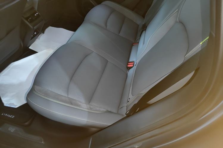 Used Lynk & Co 08 EM-P 2025 220 km All-Wheel-Drive Performance Halo Left Rear Seat