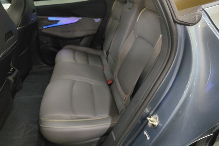 Used Lynk & Co 08 EM-P 2025 220 km All-Wheel-Drive Performance Halo Left Rear Seat