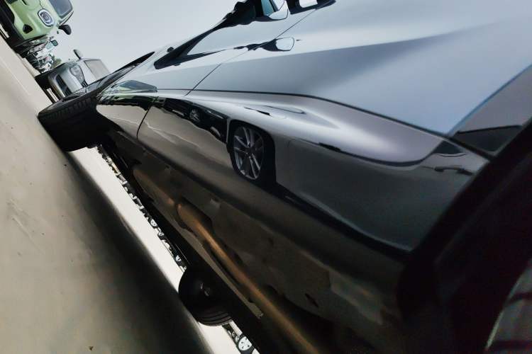 Used Lynk & Co 08 EM-P 2025 220 km All-Wheel-Drive Performance Halo Left Side Sill