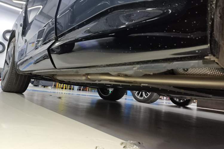 Used Lynk & Co 08 EM-P 2025 220 km All-Wheel-Drive Performance Halo Left Side Sill