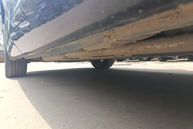 Used Lynk & Co 08 EM-P 2025 220 km All-Wheel-Drive Performance Halo Left Side Sill