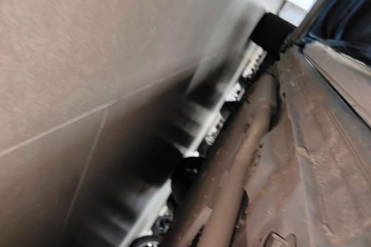 Used Lynk & Co 08 EM-P 2025 220 km All-Wheel-Drive Performance Halo Left Side Sill