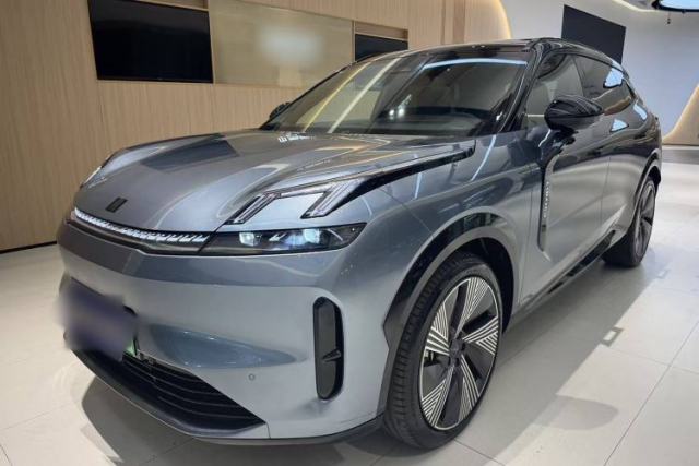 Used Lynk & Co 08 EM-P 2025 220 km All-Wheel-Drive Performance Halo