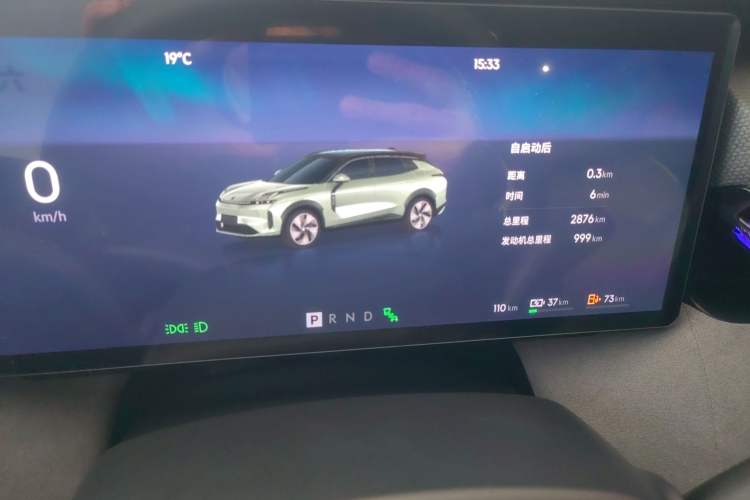 Used Lynk & Co 08 EM-P 2025 220 km All-Wheel-Drive Performance Halo Odometer Close Up
