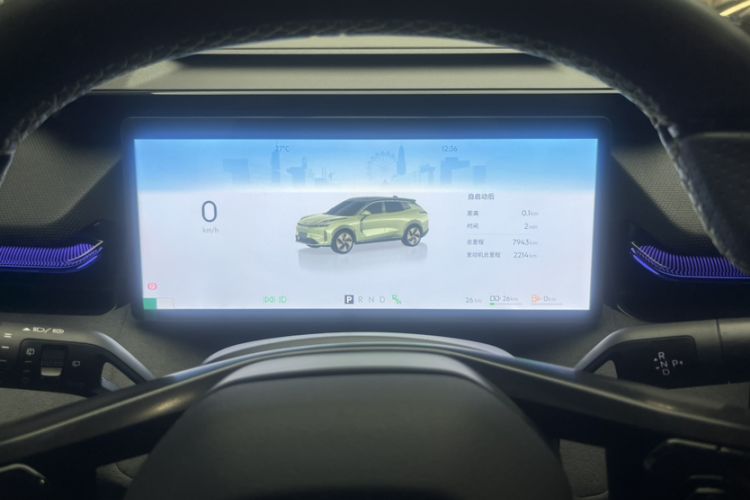 Used Lynk & Co 08 EM-P 2025 220 km All-Wheel-Drive Performance Halo Odometer Close Up