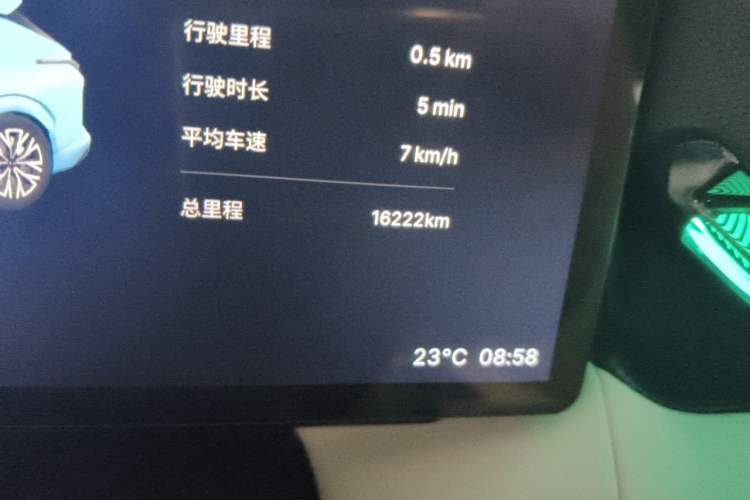 Used Lynk & Co 08 EM-P 2025 220 km All-Wheel-Drive Performance Halo Odometer Close Up