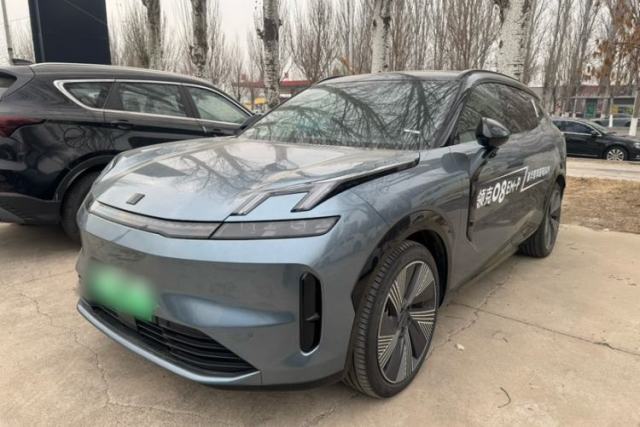 Used Lynk & Co 08 EM-P 2025 220 km All-Wheel-Drive Performance Halo