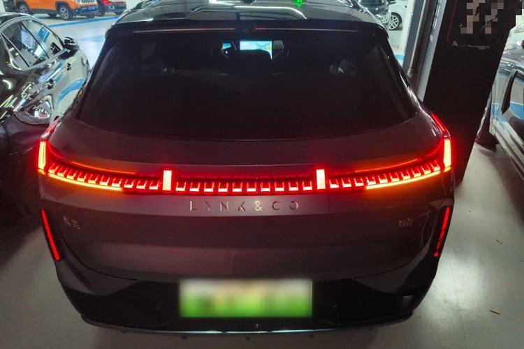 Used Lynk & Co 08 EM-P 2025 220 km All-Wheel-Drive Performance Halo Rear