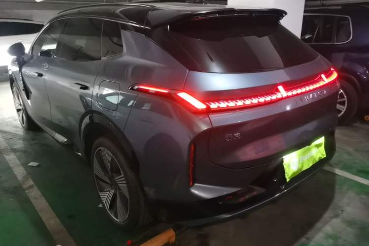 Used Lynk & Co 08 EM-P 2025 245km Ultra-Long Range Halo Rear Left 45 Deg