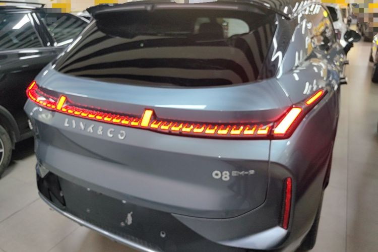 Used Lynk & Co 08 EM-P 2025 220 km All-Wheel-Drive Performance Halo Rear