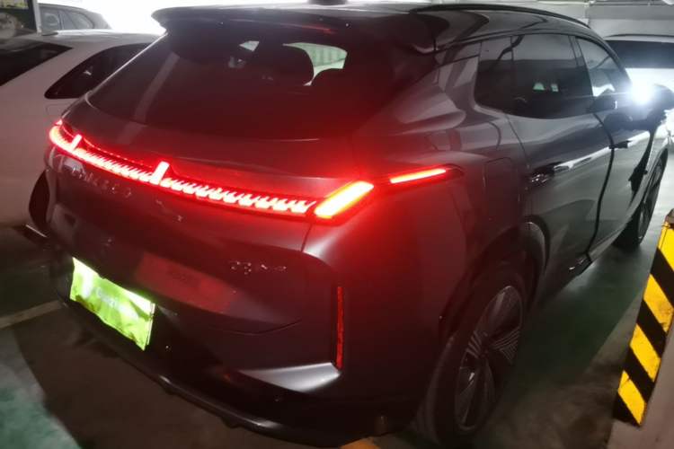 Used Lynk & Co 08 EM-P 2025 245km Ultra-Long Range Halo Rear Right 45 Deg