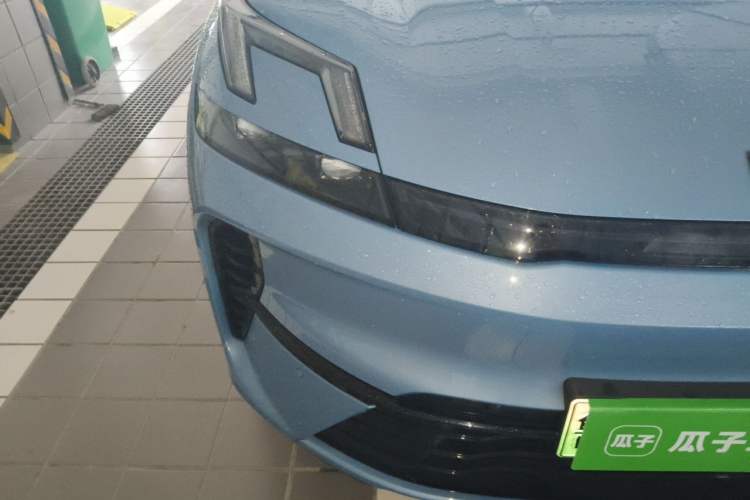 Used Lynk & Co 08 EM-P 2025 220 km All-Wheel-Drive Performance Halo Right Front Headlight