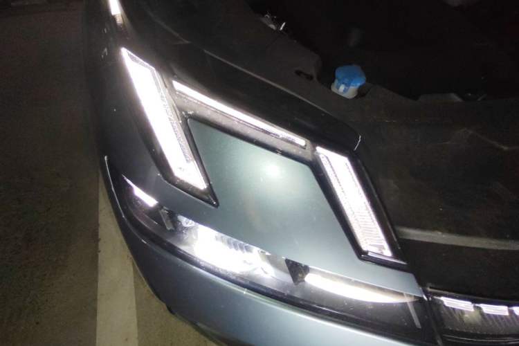 Used Lynk & Co 08 EM-P 2025 120km Long-Range Halo Right Front Headlight