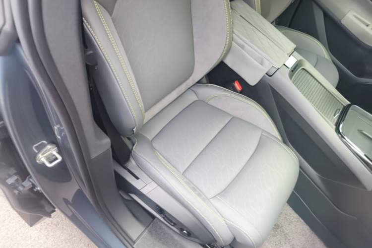 Used Lynk & Co 08 EM-P 2025 245km Ultra-Long Range Halo Right Front Seat